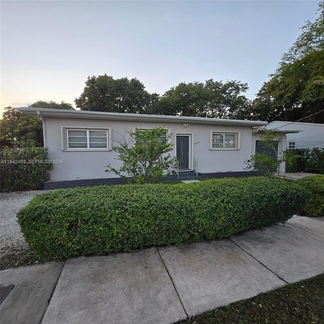 2330 SW 31st Ave in Miami, FL - Building Photo - Building Photo