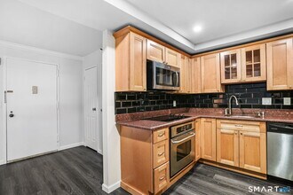 143 Hoyt St in Stamford, CT - Foto de edificio - Building Photo