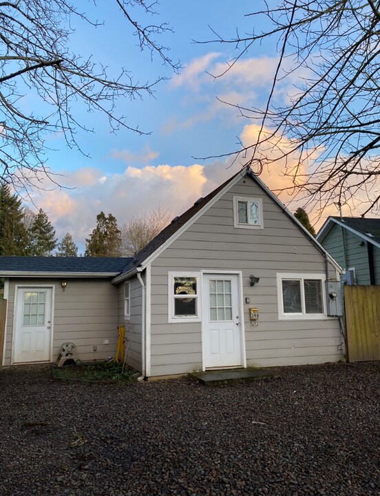 390 22nd St SE in Salem, OR - Building Photo