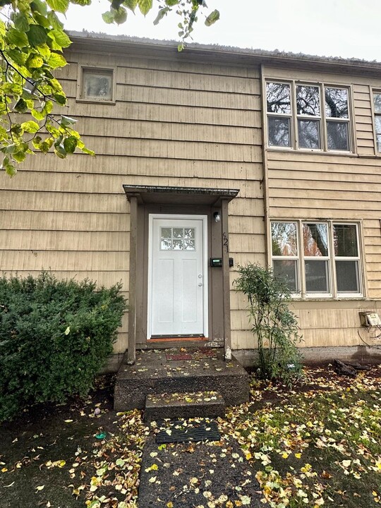 921 SW 11th Ave in Albany, OR - Building Photo