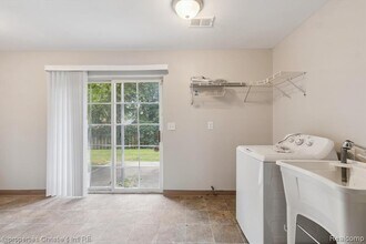 483 W Lincoln Ave in Madison Heights, MI - Building Photo - Building Photo