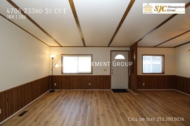 4706 233rd St Ct E in Spanaway, WA - Foto de edificio - Building Photo