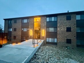 The Library Flats in Carnegie, PA - Foto de edificio - Building Photo