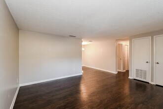 8444 Fury Dr in Jacksonville, FL - Building Photo - Building Photo