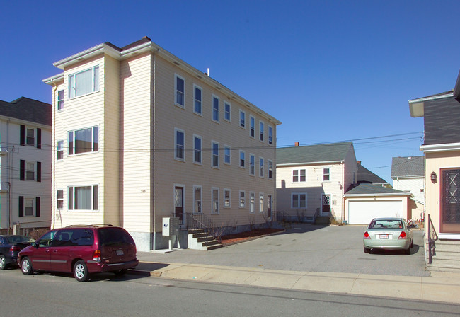 398 Ferry St in Fall River, MA - Foto de edificio - Building Photo