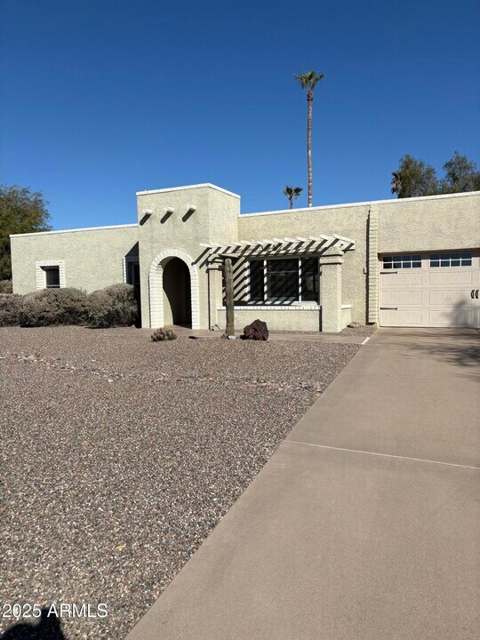 3042 E Hillery Dr in Phoenix, AZ - Building Photo