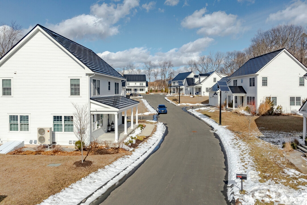 45 Hillhouse Way in Wallingford, CT - Building Photo