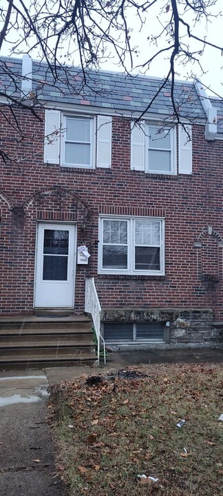 1950 Lardner St in Philadelphia, PA - Building Photo