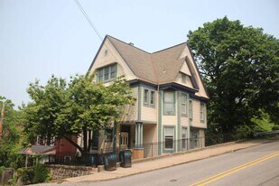 221 Grant St in Turtle Creek, PA - Building Photo