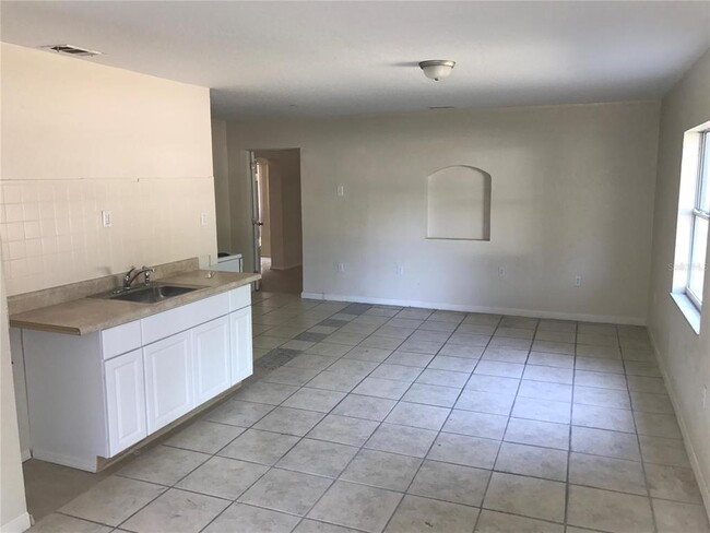 555 E Voorhis Ave-Unit -2 in DeLand, FL - Building Photo - Building Photo