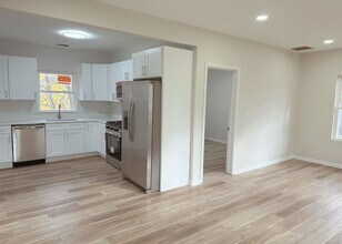 5216 Duke Ave, Unit Up in Cleveland, OH - Building Photo - Building Photo