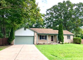 21600 Whittington St in Farmington Hills, MI - Building Photo