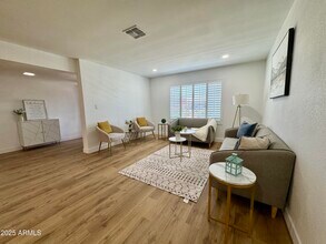 1941 E Ellis Dr in Tempe, AZ - Building Photo - Building Photo
