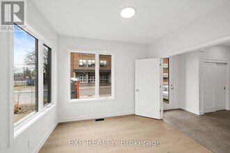 2 Iona St in Ottawa, ON - Building Photo - Building Photo