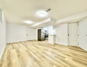 136 Campbell Ave in Hamilton, ON - Building Photo - Building Photo