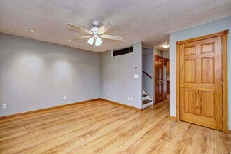 55 Lantern Park Dr in Naugatuck, CT - Foto de edificio - Building Photo