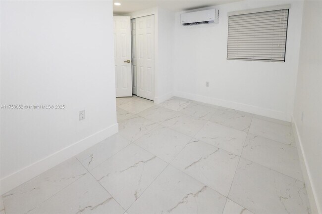 2966 NW 26th St-Unit -3 in Miami, FL - Building Photo - Building Photo