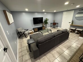 5006 Meadowbrook Dr in Camp Springs, MD - Building Photo - Building Photo