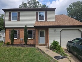 1036 Glen Willow Dr in Virginia Beach, VA - Building Photo