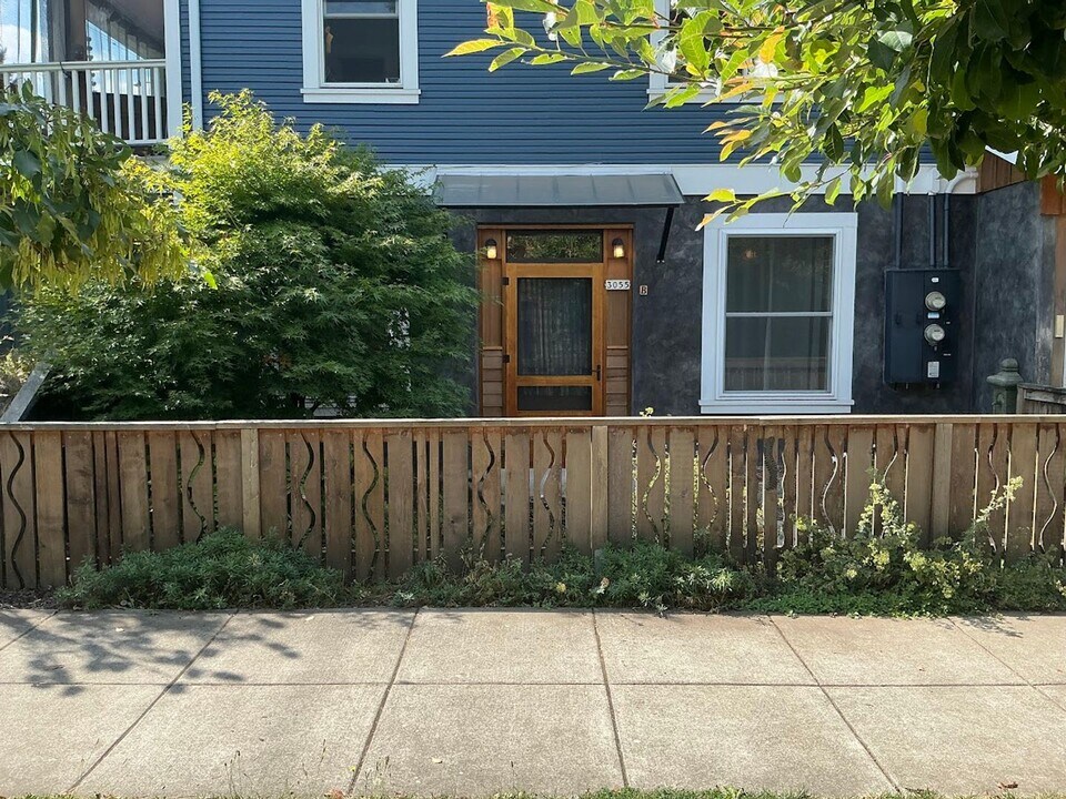 3055 NE Flanders St in Portland, OR - Building Photo