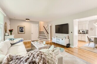 911 Lilac Ln in Naperville, IL - Building Photo - Building Photo