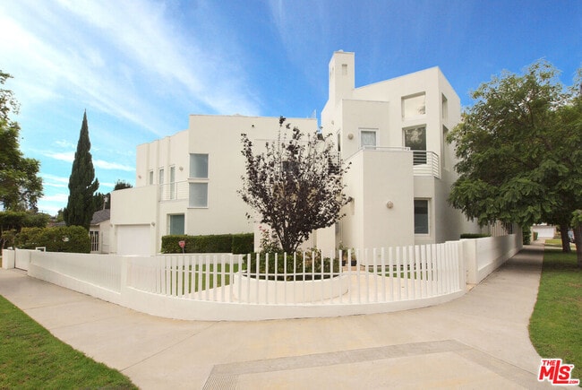 property at 269 N Bundy Dr