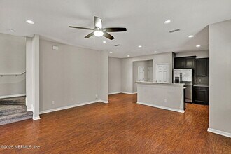 7019 Buroak Ct in Jacksonville, FL - Building Photo - Building Photo