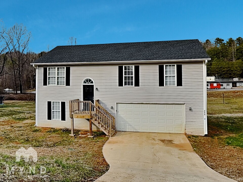 5654 Old Wilkie Rd in Gainesville, GA - Building Photo