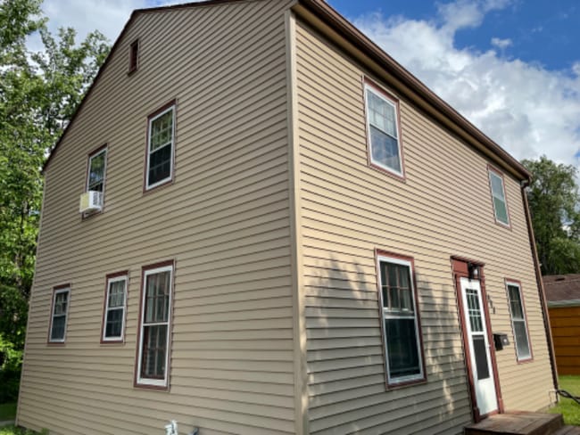 904 4th St S in Moorhead, MN - Building Photo - Building Photo