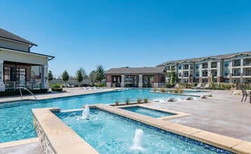Falcon at Grand Harbor in Katy, TX - Foto de edificio - Building Photo