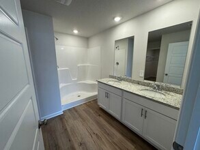 164 Pruitt Dr in Crawfordville, FL - Building Photo - Building Photo