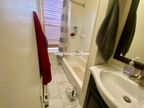 40 Florence St, Unit 2 in Somerville, MA - Building Photo - Building Photo