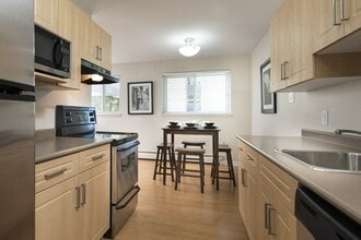 1030 Brazier Street in Winnipeg, MB - Building Photo - Building Photo