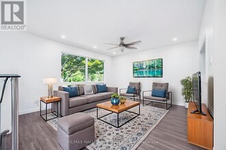 15 Banner Rd in Ottawa, ON - Building Photo - Building Photo