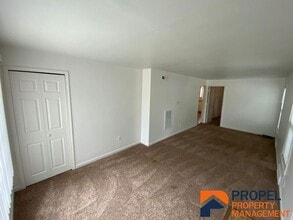 8141 Macomb St in Grosse Ile, MI - Building Photo - Building Photo