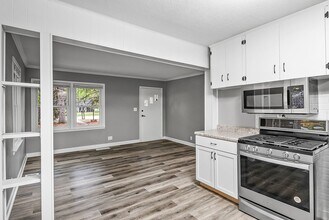 747 Cottage Pl in Shoreview, MN - Building Photo - Building Photo