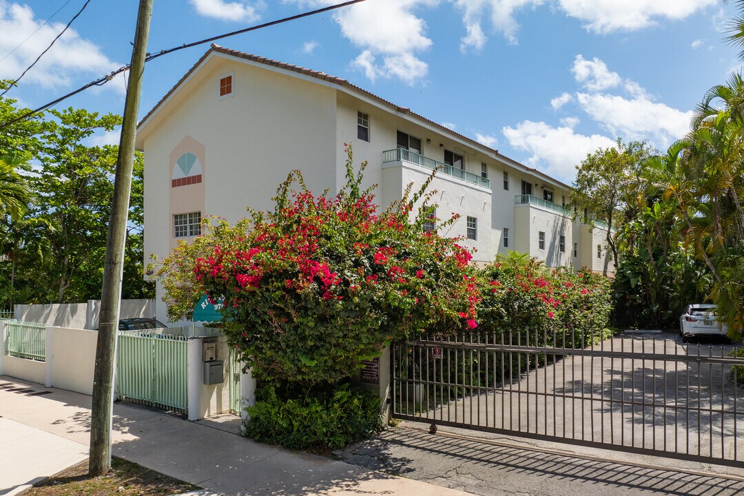 Riverview Landings Condominium in Miami, FL - Foto de edificio