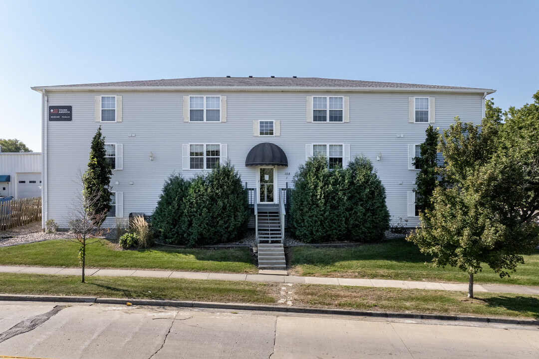 108 Oak Creek Plaza in Bloomington, IL - Building Photo