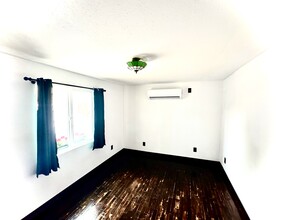1108 N Sweetzer Ave in West Hollywood, CA - Foto de edificio - Building Photo