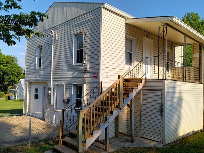 property at 307 E Poplar St