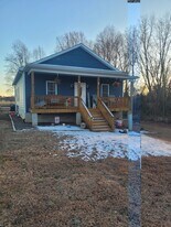 13970 Richmond Rd in Farnham, VA - Building Photo