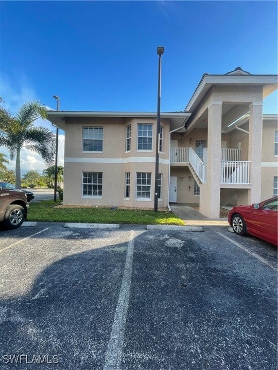 8546 Bernwood Cove Loop in Ft. Myers, FL - Foto de edificio