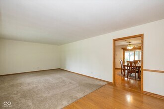 647 Alwyne Rd in Carmel, IN - Foto de edificio - Building Photo