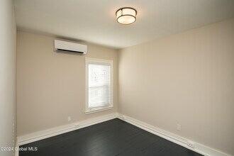 130 Van Dam St, Unit 2 in Saratoga Springs, NY - Building Photo - Building Photo