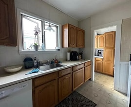19 Stanley Ave, Unit 2 in Medford, MA - Foto de edificio - Building Photo