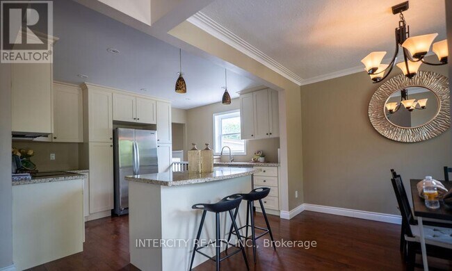 631 Trudale Ct in Oakville, ON - Building Photo - Building Photo