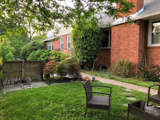 7717 Carroll Ave in Takoma Park, MD - Building Photo - Building Photo
