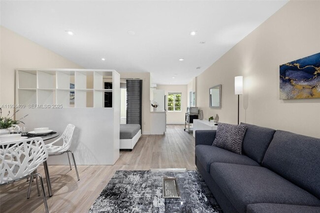 1241 14th St in Miami Beach, FL - Building Photo - Building Photo