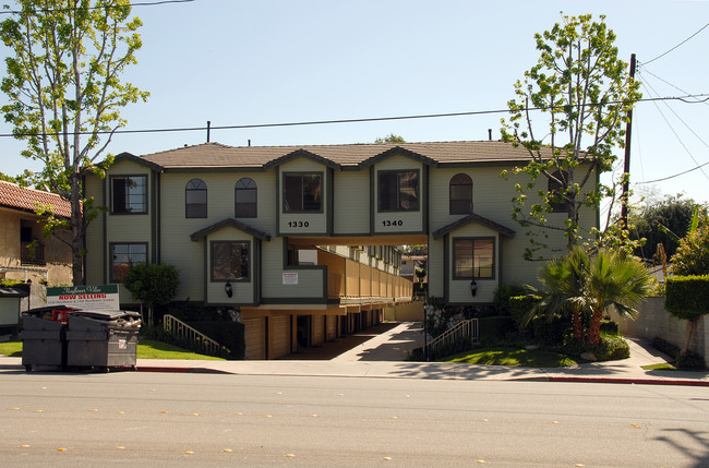 Mayflower Villas in Monrovia, CA - Building Photo - Building Photo