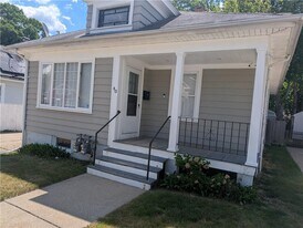 40 Fairview Ave in Pawtucket, RI - Building Photo